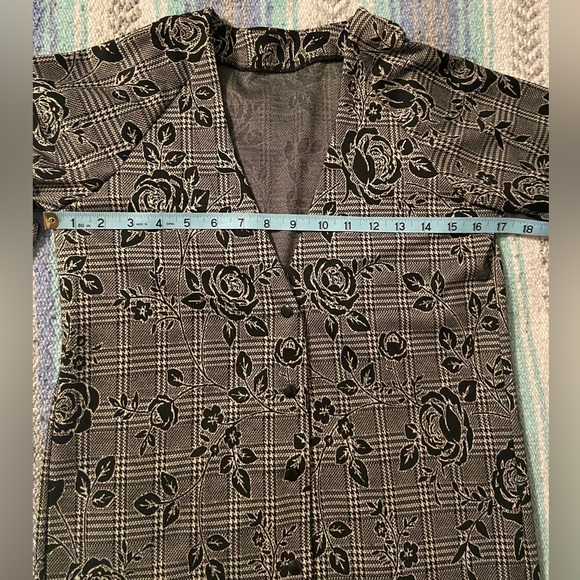 Handmade Floral Plaid Houndstooth Cardigan - Picture 10 of 11